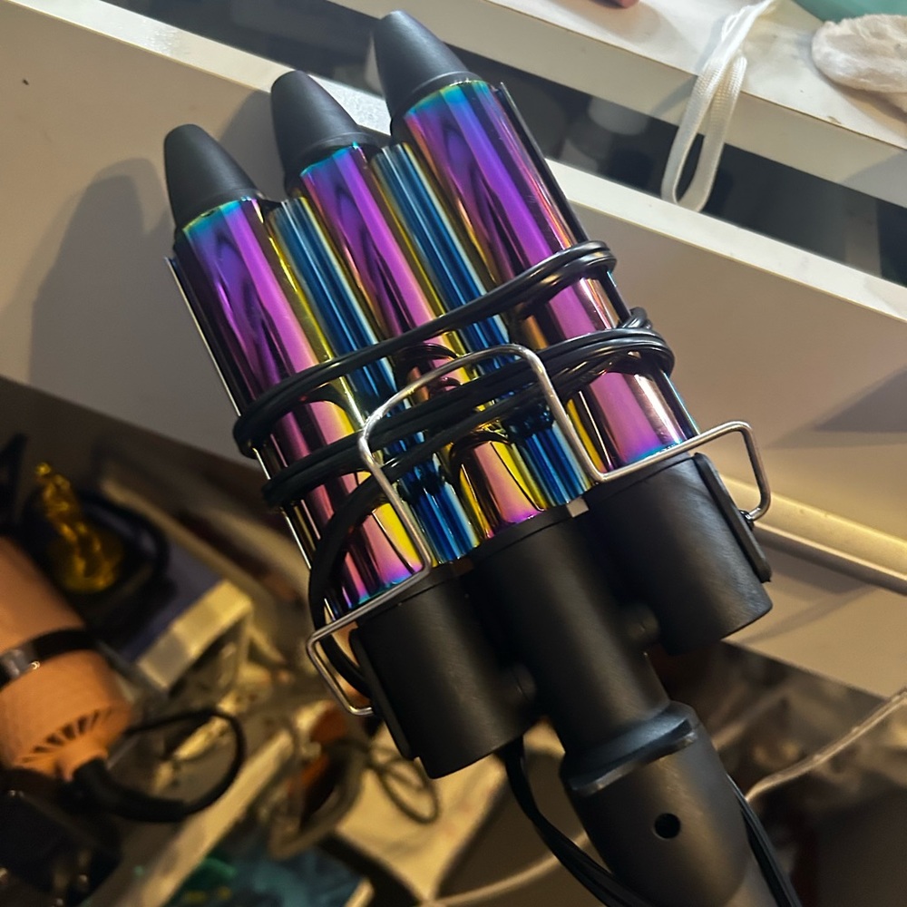 Iridescent Hair Waver